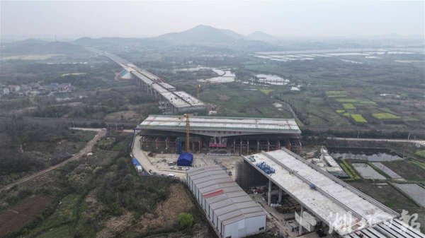 鄂州机场高速二期成功跨越武九铁路 大冶到机场仅需20分钟车程