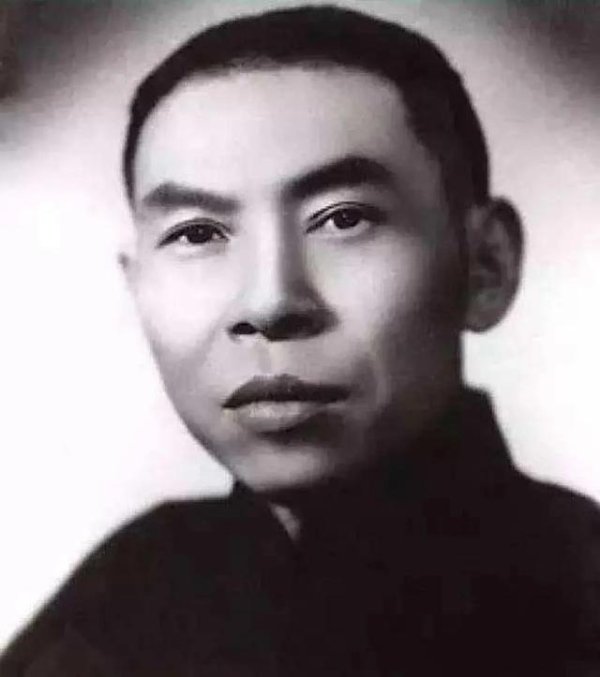 杜月笙辉煌时有3000万银元，相当于如今多少钱？算完才知他多厉害