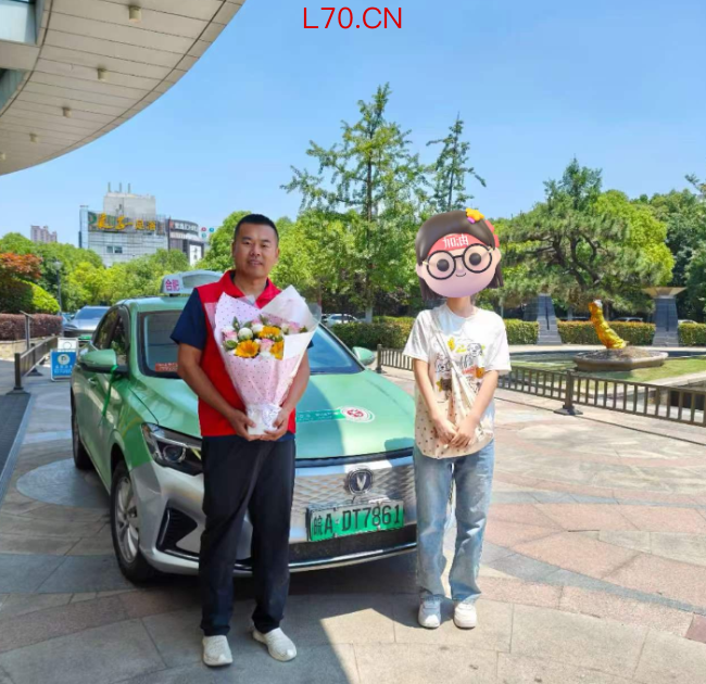 暖心！的哥连续送考12趟，高考生专程送花致谢
