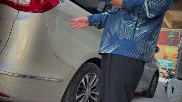 二手燃油车价格大跌豪车车商亏本卖 新能源冲击市场