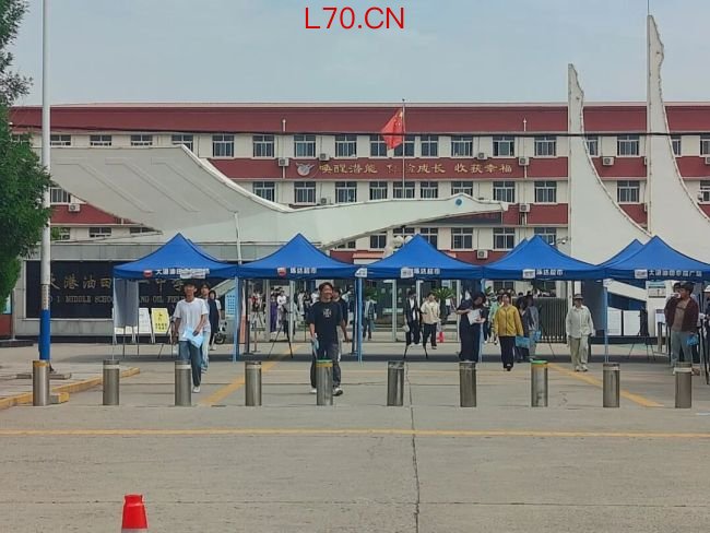 天津高考收官见闻:考场外的守候 轻松喜悦溢满考点