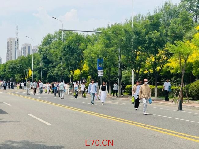 天津高考收官见闻:考场外的守候 轻松喜悦溢满考点