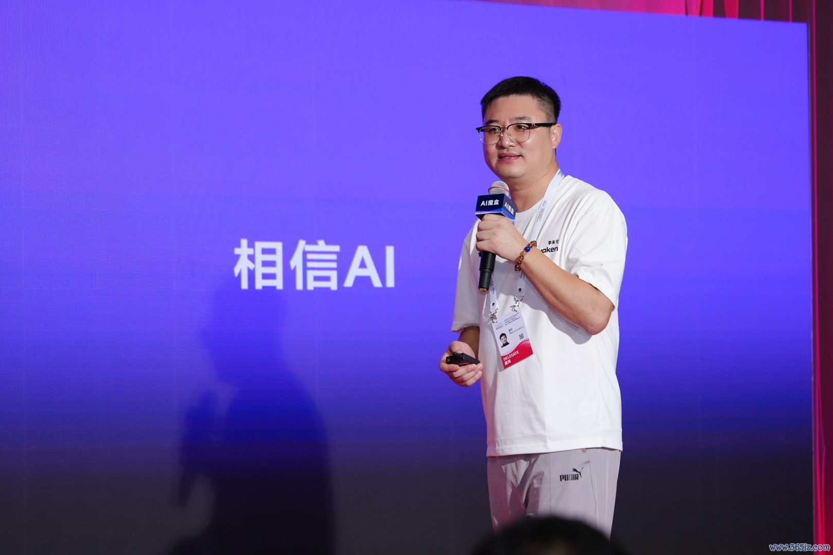 李未可X-AI记忆眼镜发布会现场